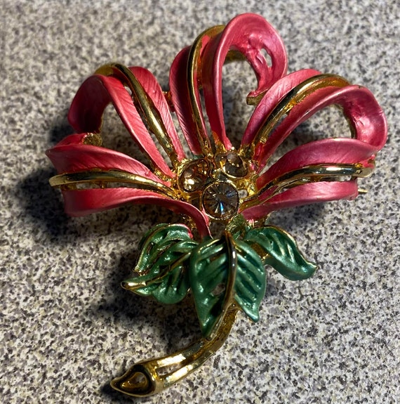 正規店仕入れの Nina Hand W Plated Gold 22kt Triple Brooch. Floral Ricci アクセサリー