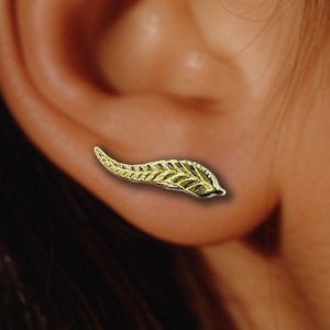 Gold leaf crawler earrings, autumnal earrings, Cuff earring leaf earrings, Climber Earrings, Crawler earrings, ear climbers, A418