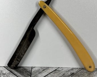 Vintage  celebrated hollow ground southern and richardson straight razor
