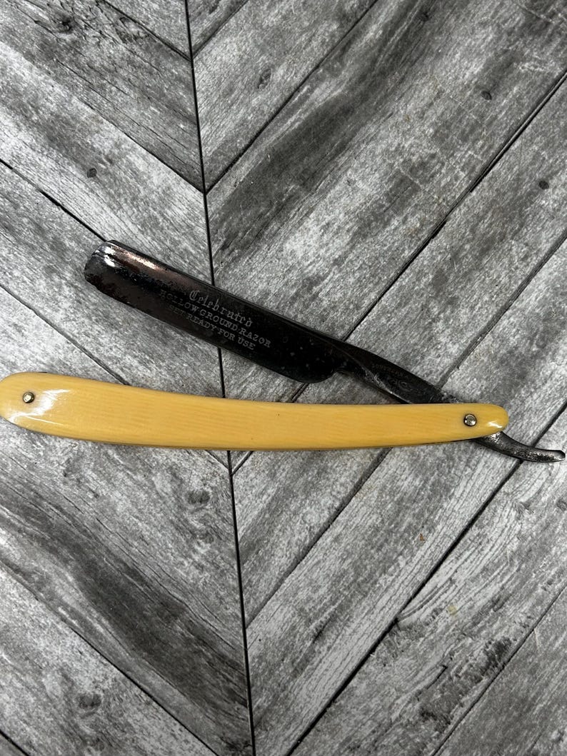 Vintage Celebrated Hollow Ground Southern and Richardson Straight Razor ...