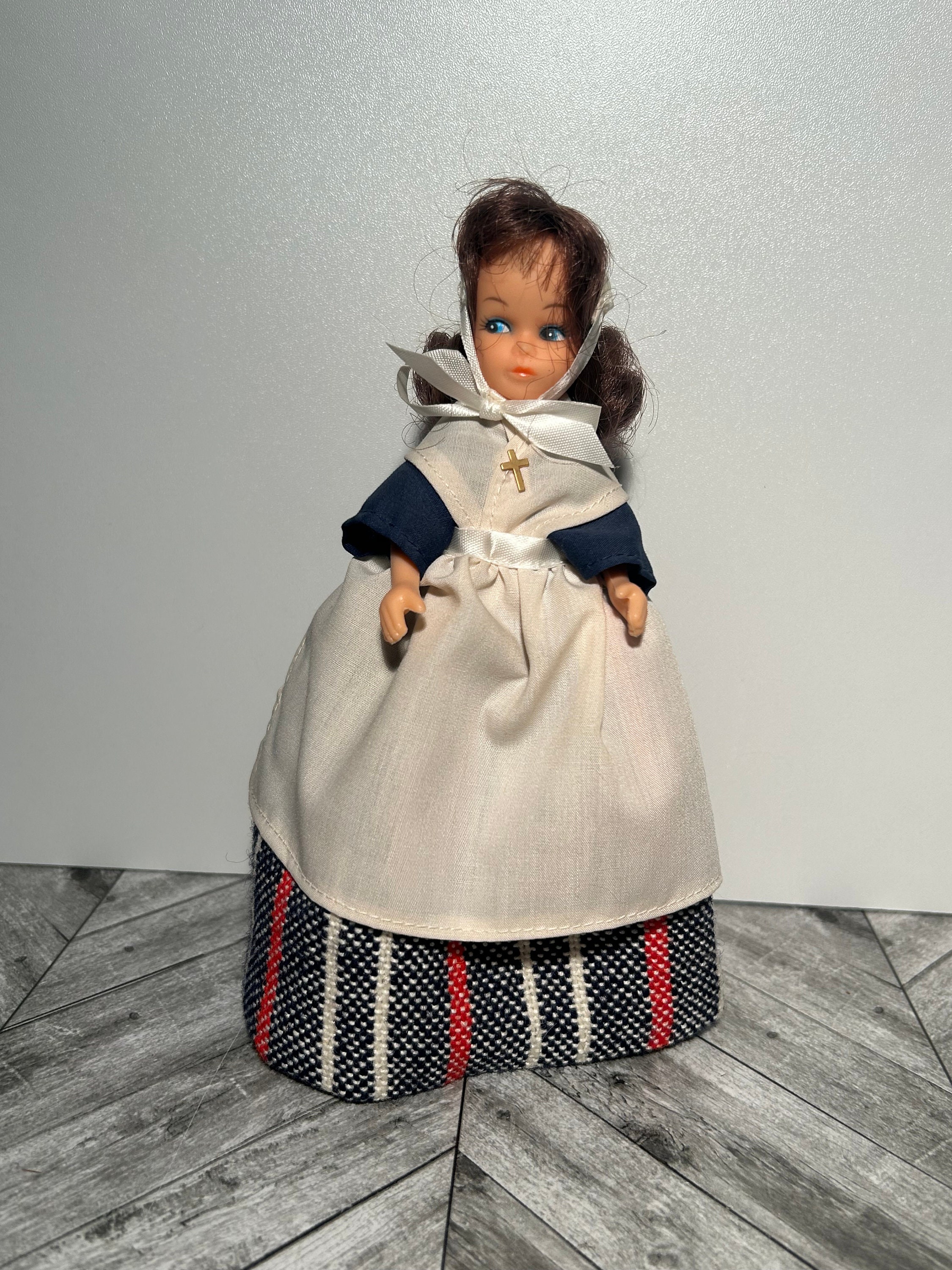 vintage pilgrim woman doll