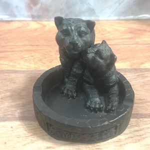 Black resin tiger ashtray