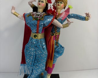 ヴィンテージのタイの踊り人形：職人による民芸品のカップル、民族衣装