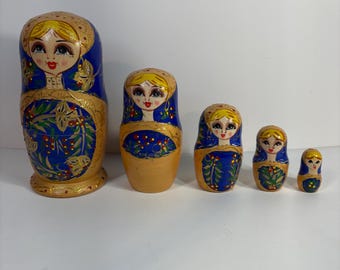 Vintage russian matryoshka nesting dolls (set of 5)