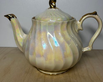 Vintage sadler opalescent teapot