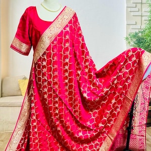 PURE MUNGA SILK Saree in Hot Pink with Gold Zari with Stitched blouse size 40