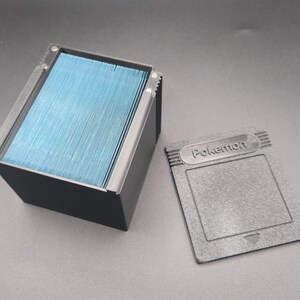 Caja de barajas Pokémon de segunda generación: TCG y almacenamiento de carga superior (grande, mediana y pequeña) Medium