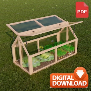 Könnte beinhalten: Ein Holzgewächshaus mit einem klaren Plastikdach und -wänden. Das Gewächshaus steht auf einem grünen Rasen und es wachsen Pflanzen darin. Der Text "PDF" und "DIGITALER DOWNLOAD" ist im Bild zu sehen.