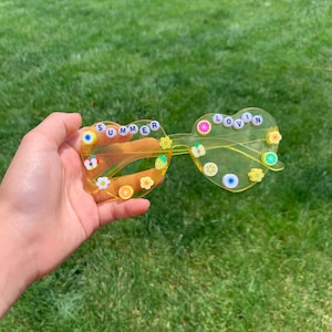 Colorful,y2k, funky, summery// yellow heart sunglasses