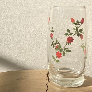 Verre à jus de rose vintage