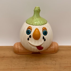 Vintage lidded onion container, Gare Inc, vegetable