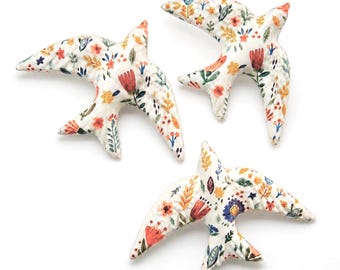 Zestaw 3 ceramicznych jaskółek, DECOUPAGE, ceramika portugalska, dekoracja ścienna, dekoracja ścienna z jaskółkami, ceramiczna sztuka ścienna, jaskółki na ścianę