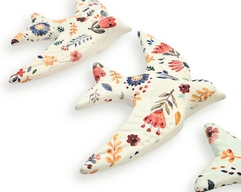 Portugalskie dekoracje wiszące zdobią Twoje ściany: ręcznie robiony decoupage, JEDNA SZTUKA ceramicznej dekoracji ściennej z jaskółką z Portugalii