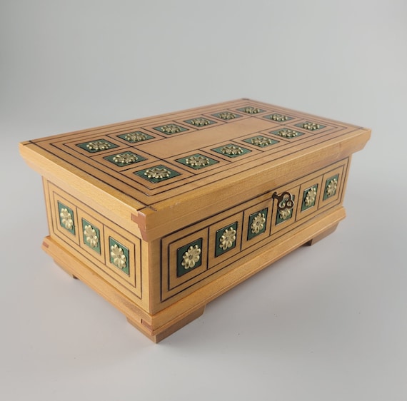 Wooden Rectangular Jewellery Box, hand inlaid and painted in Natural Wood Color, lockable jewelry box