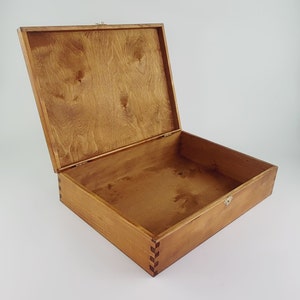 Large Wooden Rectangular Box Closed with a Latch 16'' x12'', Hand Painted Wooden Box in Brown Colour. Bild 5