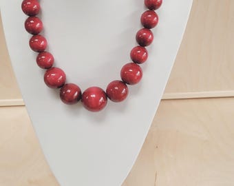 Wooden beads, a string of wooden beads + a bracelet hand-painted in burgundy color on elastic bands.