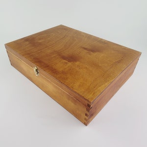 Large Wooden Rectangular Box Closed with a Latch 16'' x12'', Hand Painted Wooden Box in Brown Colour. Bild 6