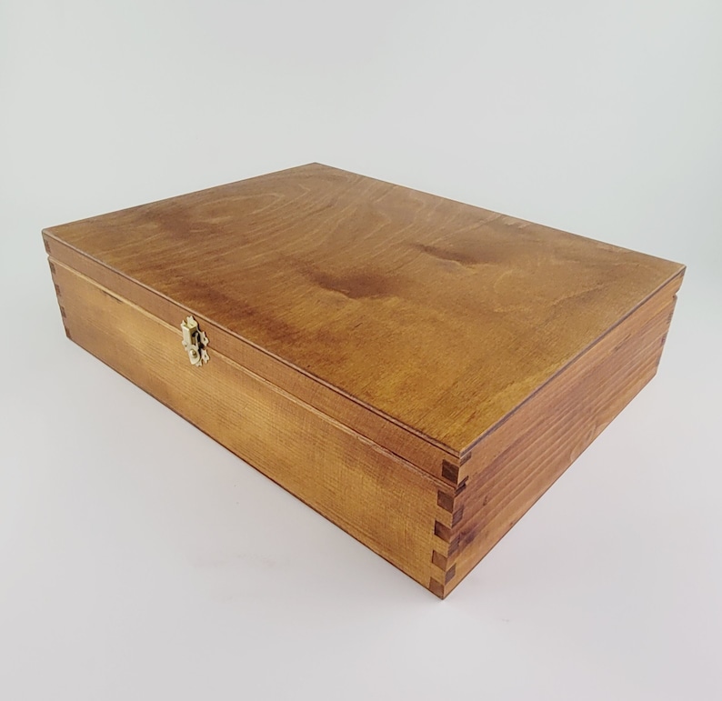 Large Wooden Rectangular Box Closed with a Latch 16'' x12'', Hand Painted Wooden Box in Brown Colour. Bild 2