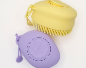 Pebbl Kids silicone bath scrub 2-Pack. Gently wash sensitive skin. Lather and dispense soap. Children learn to wash. Sensory bath play