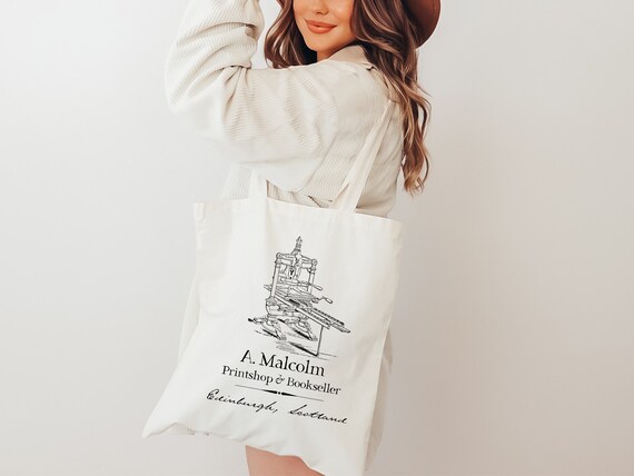 A Malcolm Printshop Bookeller Tote Bag Buchtasche Outlander Geschenke Schottland Geschenke fur Leser Bucherwurm Tragetasche Sam Heughan Etsy