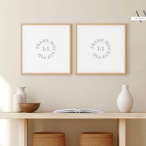 Maquette de cadre carré, cadre en bois, lot de 2, deux cadres pour affiches carrés au mur, scène d'intérieur scandinave, PSD et JPG