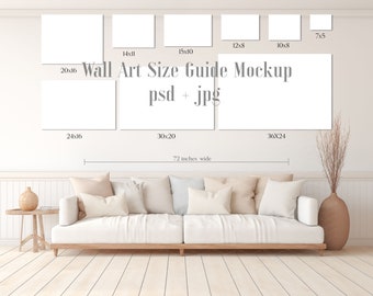 Può includere: Un mockup di un soggiorno con un divano bianco e una parete bianca con cornici di diverse dimensioni. Le cornici sono etichettate con le loro dimensioni in pollici. Il testo "Wall Art Size Guide Mockup psd + jpg" è scritto sul muro.