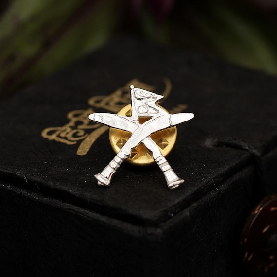 シルバーAG99 刻印 40g韓国宮廷置物 文鎮 白鳥 オシドリ 書道道具 骨董 Silver Cross Khukuri Flag Brooch - Etsy