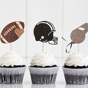 Glitter voetbalcupcaketoppers: wedstrijdversieringen, voetbal, helm, fluitje - set van 12