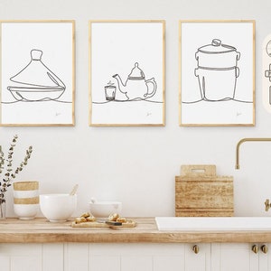 Könnte beinhalten: Drei minimalistische Line-Art-Drucke von Küchenutensilien. Der erste Druck zeigt eine Tajine, der zweite Druck zeigt eine Teekanne und ein Glas, und der dritte Druck zeigt einen Doppel-Dampfgarer.