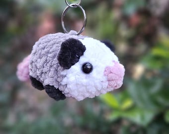 Porte-clés opossum au crochet | Joli porte-clés en peluche Amigurumi