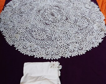 ヴィンテージの大きなコットン生地と手作りのバッテンバーグレース刺繍