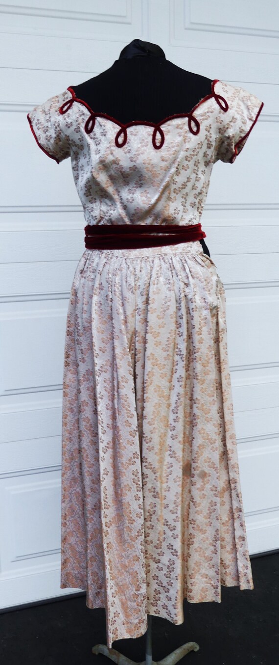 Vintage 40's silk velvet trim lady dress - image 4