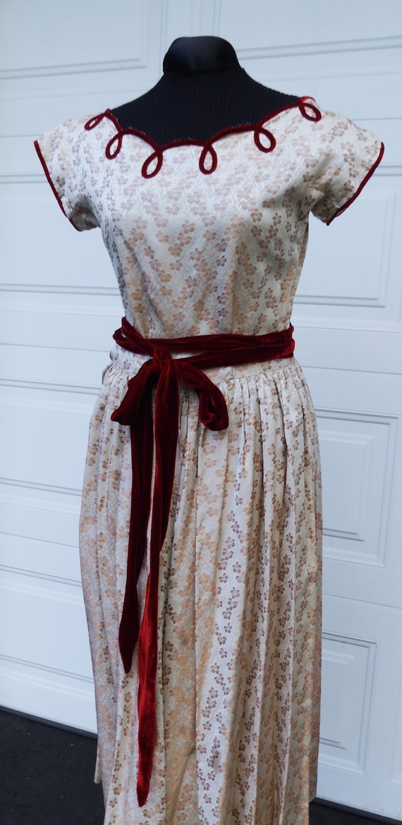 Vintage 40's silk velvet trim lady dress - image 2