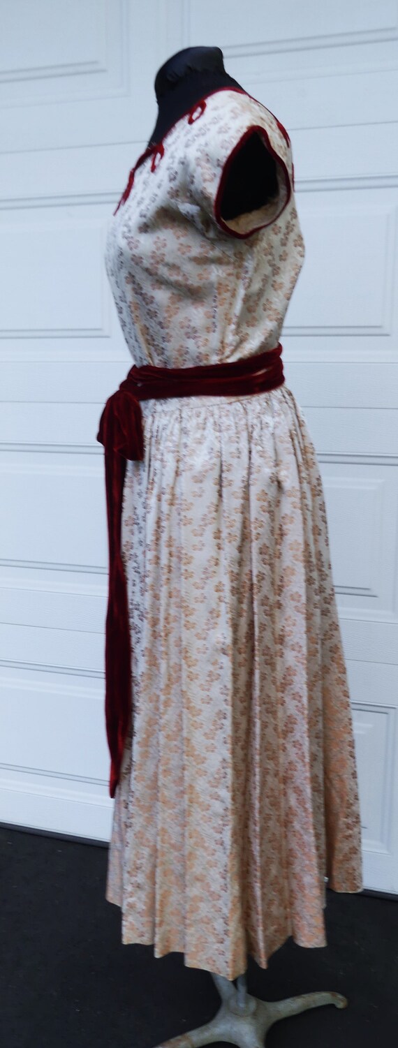 Vintage 40's silk velvet trim lady dress - image 3