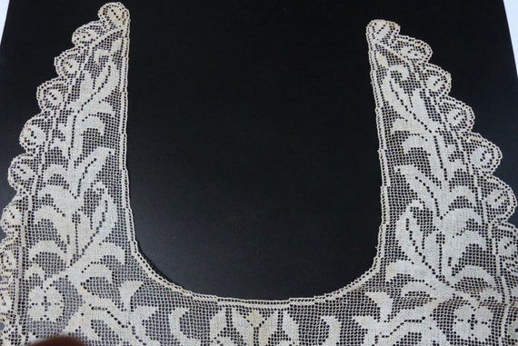 Vintage filet lace collar color ivory 16” x 12”1/2 - image 3