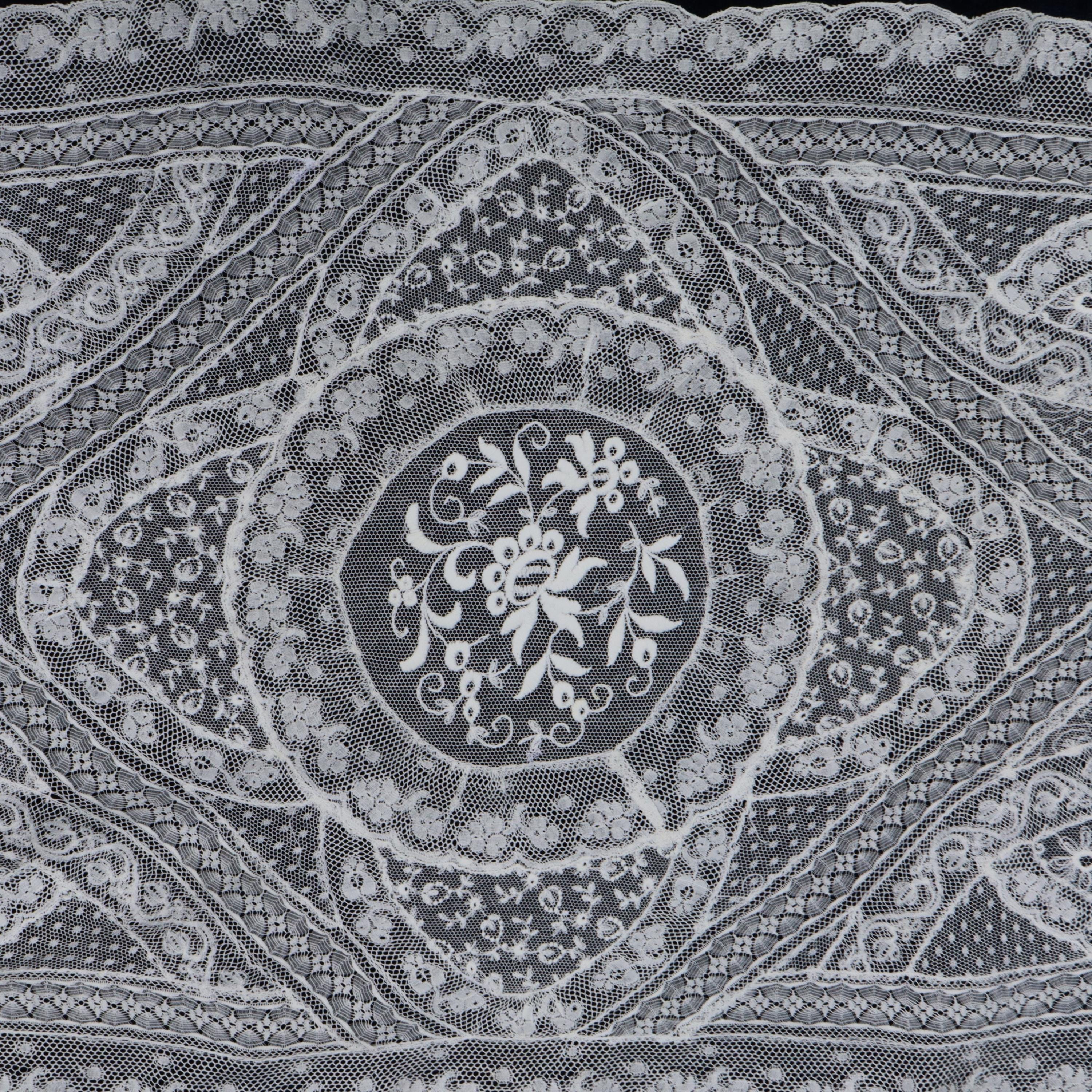 フランスアンティーク、ノルマンディーレース、テーブルランナー