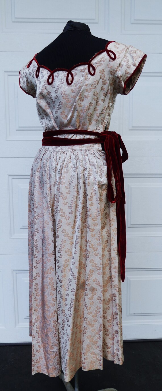 Vintage 40's silk velvet trim lady dress - image 5