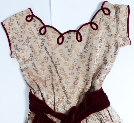 Vintage 40's silk velvet trim lady dress - image 7
