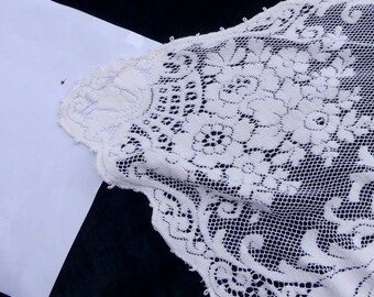 ヴィンテージ　クエーカーレース テーブルクロス（特大） ヴィンテージ ヘビー クエーカー レース テーブルクロス 59 インチ x