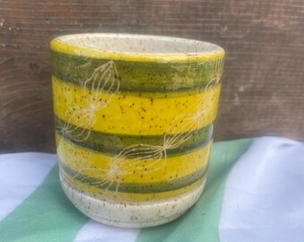 Geeen and yellow - Organic waves cup