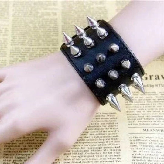 USHOBE Grunge Bracelets Punk Rivet Bracelet Halloween Studded Bracelet with  Chain Gothic Spike Cuff Wristband Leather Goth Jewelry Adjustable for