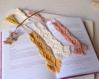 Macramé Bookmark Boho Style, Macramé Bookmark with Tassel, Personalised Macrame Bookmark, Personalised Bookmark Gift