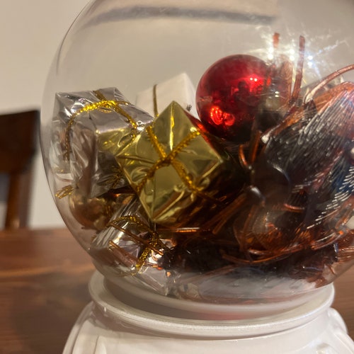 Cockroach Christmas snow globe selling