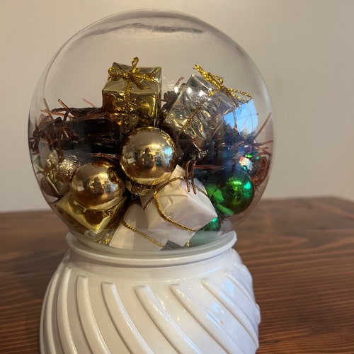 Cockroach Christmas snow globe selling