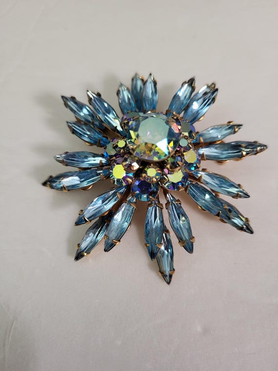 Pretty blue statement brooch - image 4