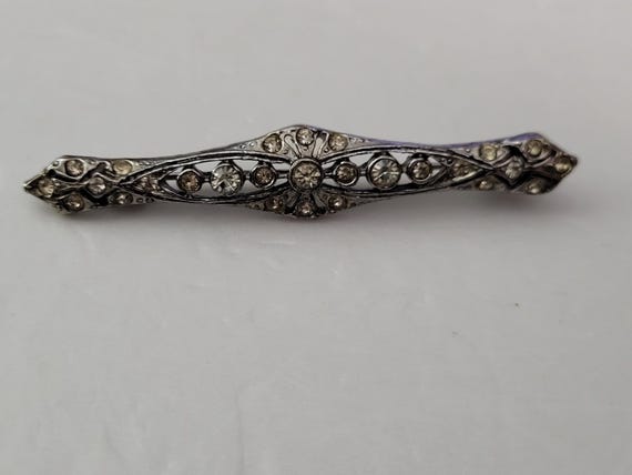 Bar style pin