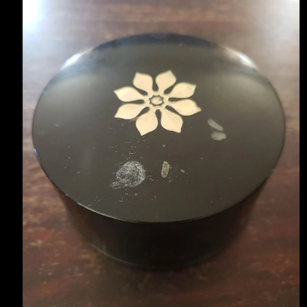 Merle Norman Translucent Powder container