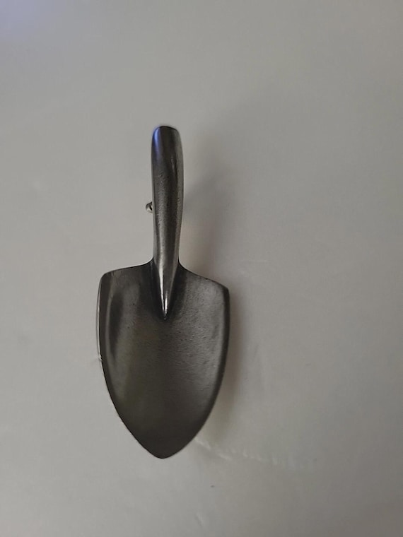 Danforth Pewter Shovel Pin