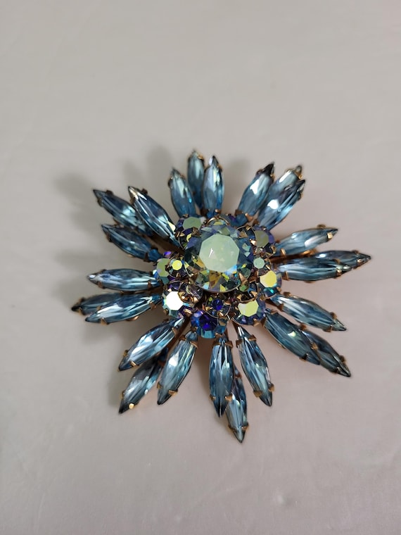 Pretty blue statement brooch - image 1