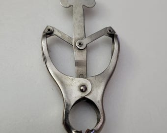 Levantador de faldas de metal